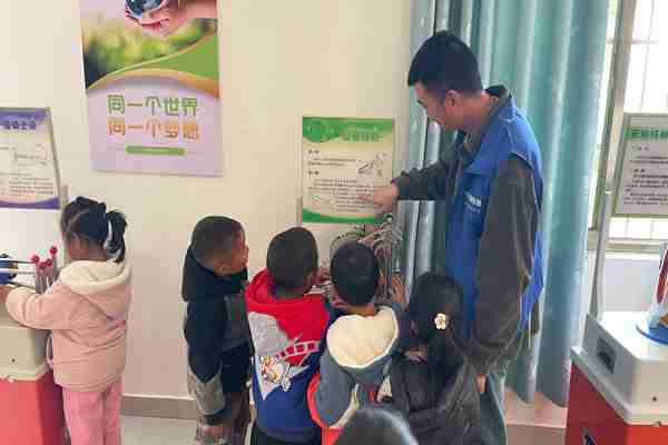 科普大篷车进竹寿小学.jpg